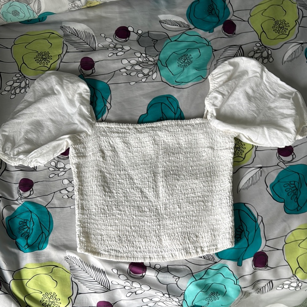 Abercrombie & Fitch S-L White Smocked Blouse with Puffed Short Sleeves